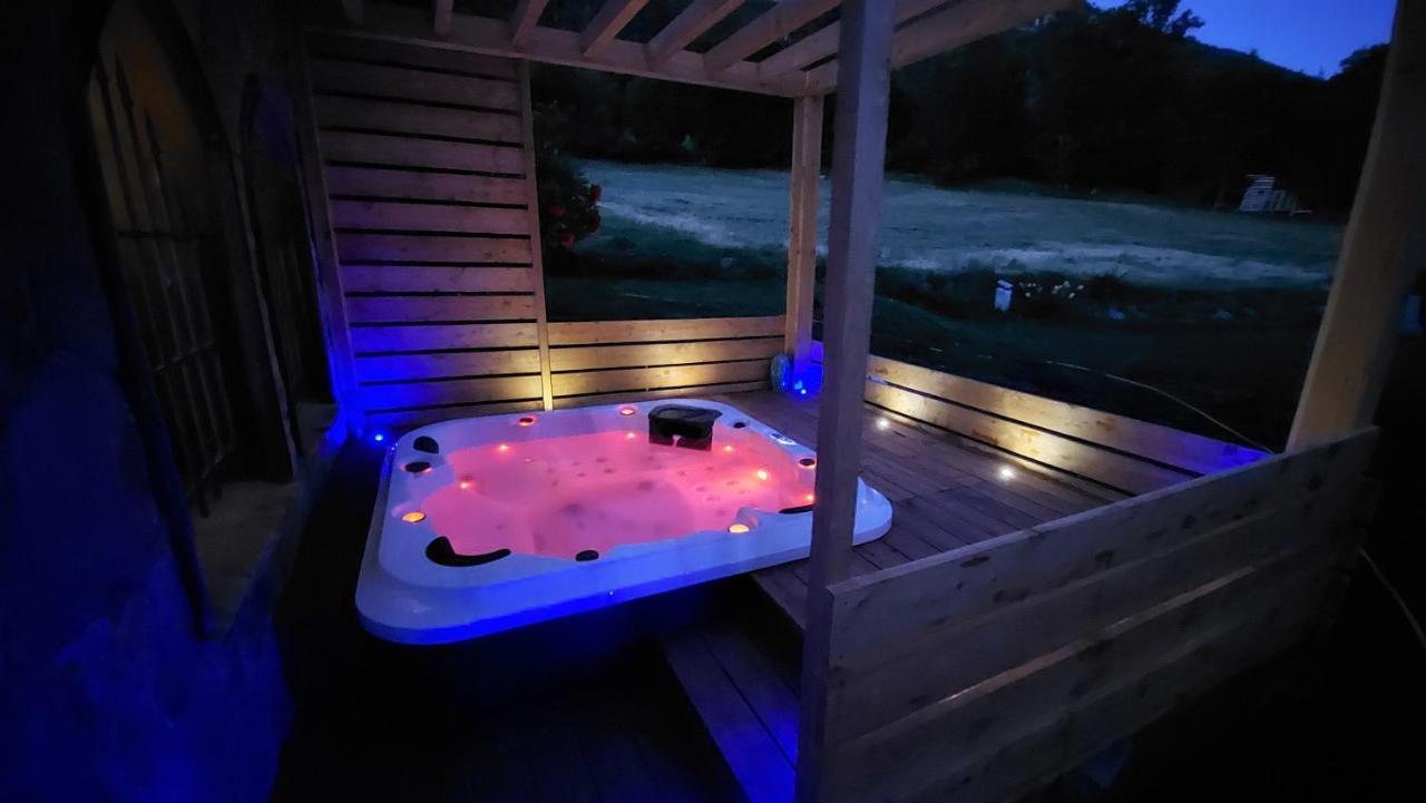 Chalet Serre Cambeou Piscine&Spa Saint-Chaffrey Kültér fotó
