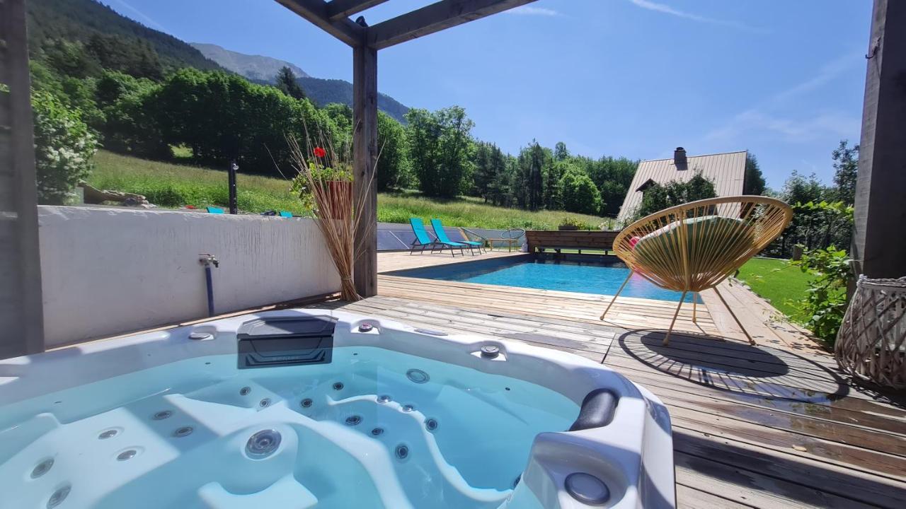 Chalet Serre Cambeou Piscine&Spa Saint-Chaffrey Kültér fotó